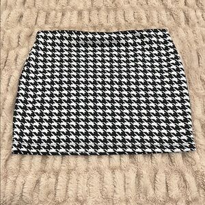 Express 90s Vintage Esq Houndstooth Black and White High Rise Skirt Size Large